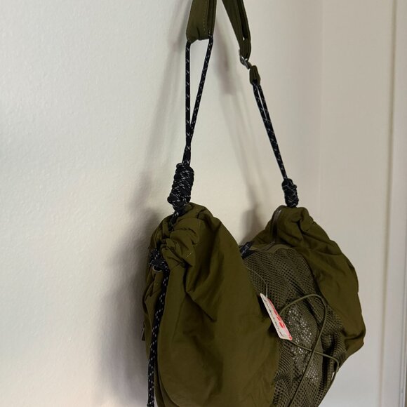 free people movement happy sling bag olive green NWT - Picture 2 of 4